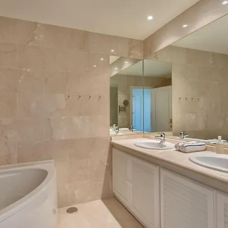 Magna Apartment *